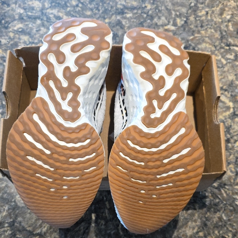 Women's Nike Sneakers 9.5 New - Picture 3 of 4